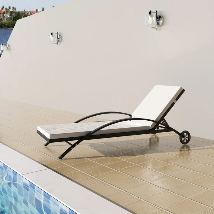 liggestol med hynde & hjul polyrattan sort