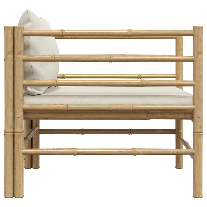 havesofa med cremehvide hynder bambus