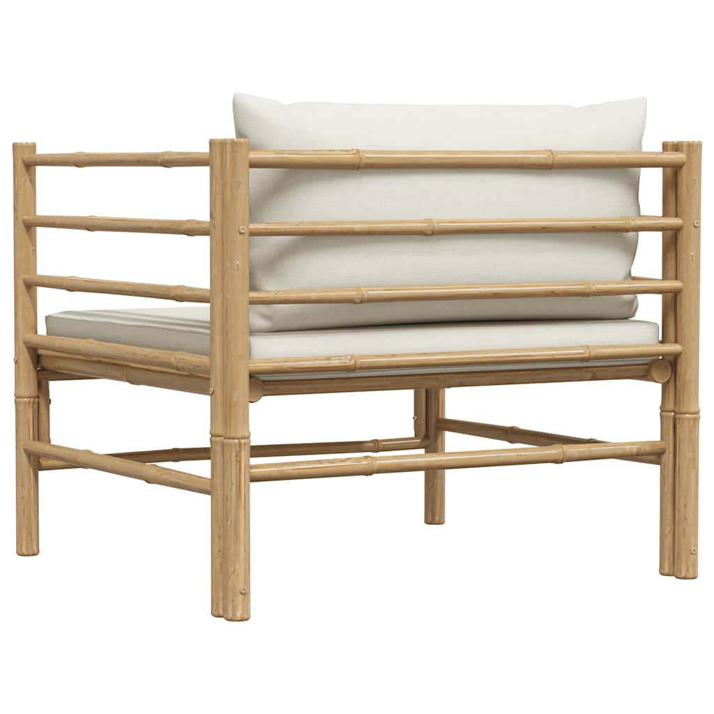 havesofa med cremehvide hynder bambus