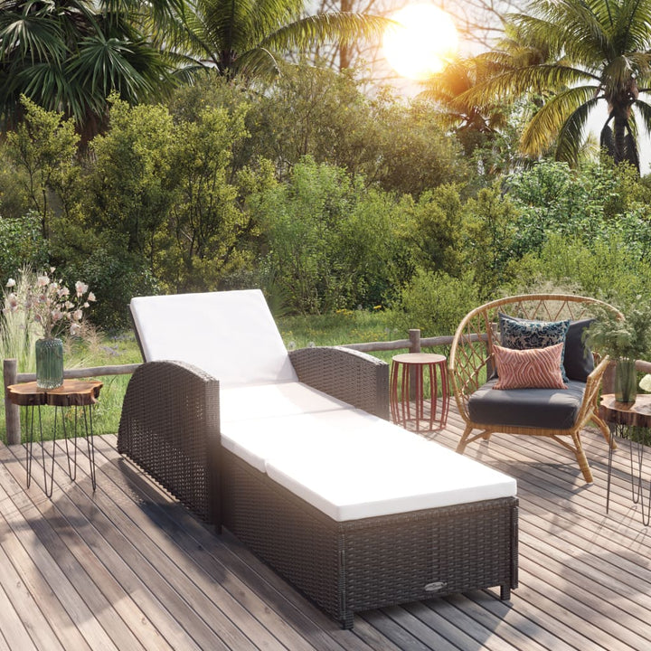 liggestol med cremefarvet hynde polyrattan sort
