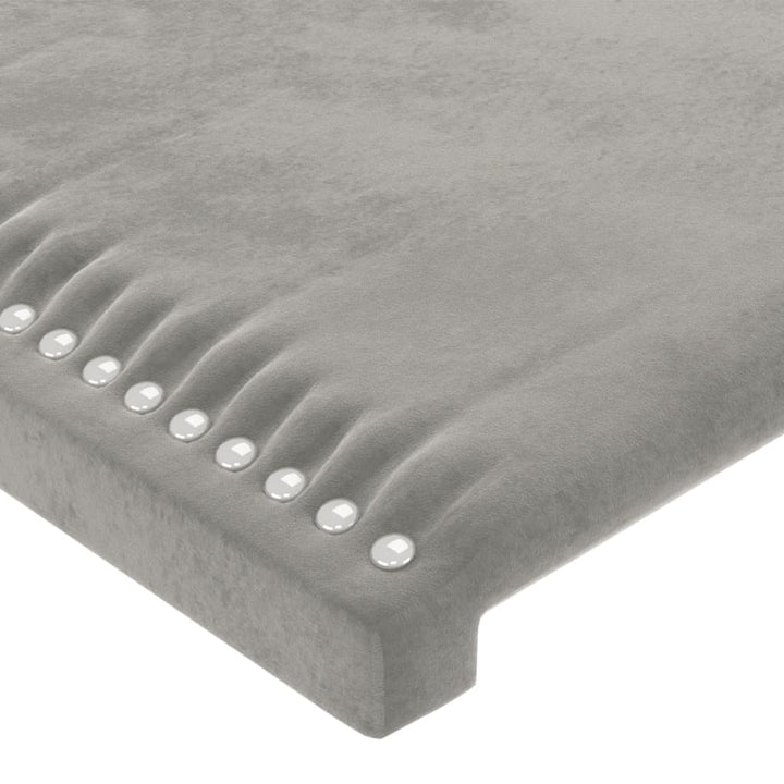 sengegavl med kanter 147x23x118/128 cm fløjl lysegrå