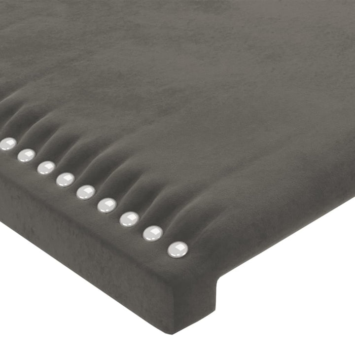 sengegavl med kanter 147x23x118/128 cm fløjl mørkegrå