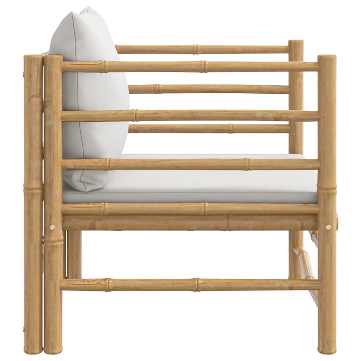 havesofa med lysegrå hynder bambus