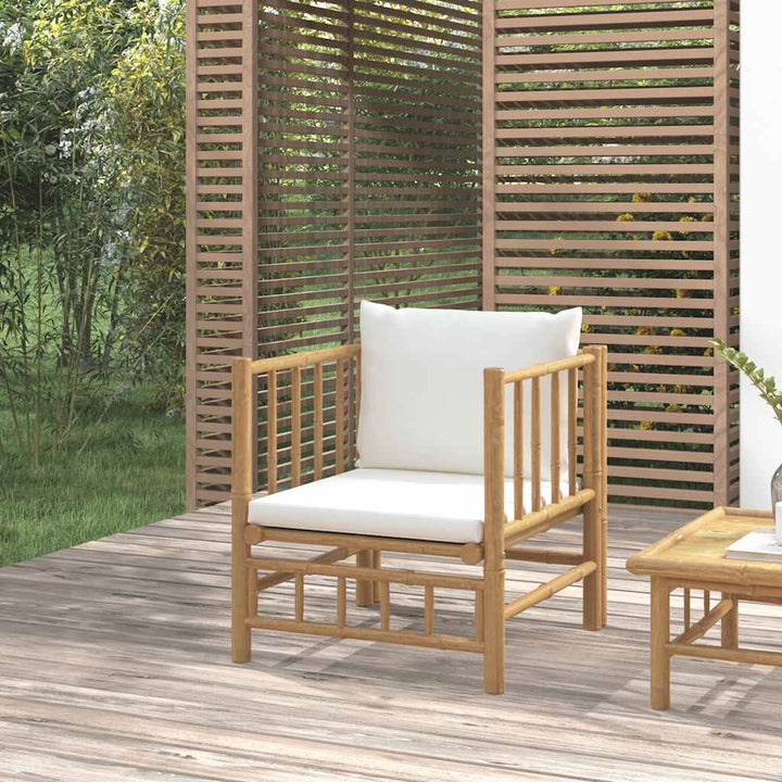 havesofa med cremehvide hynder bambus