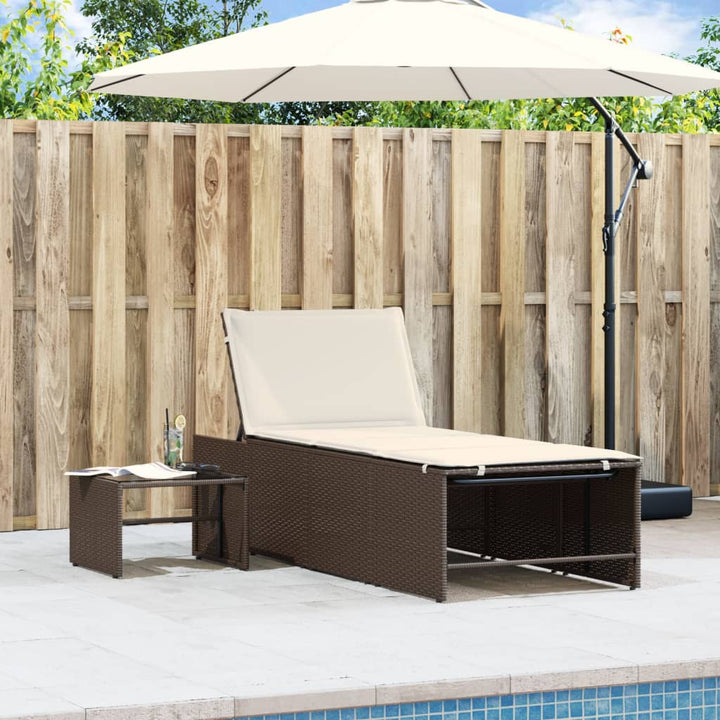 liggestole 2 stk. med bord brun polyrattan