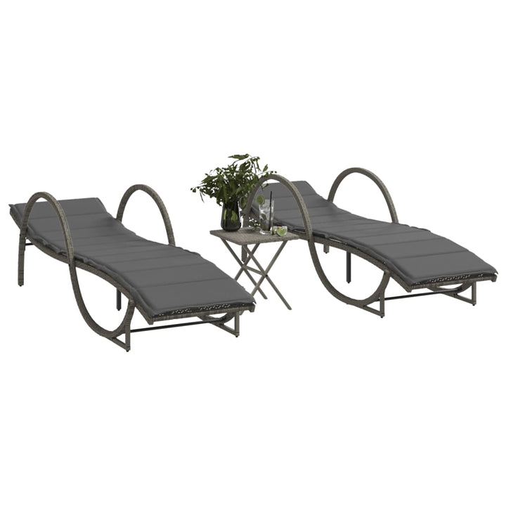 liggestole 2 stk. med bord polyrattan grå