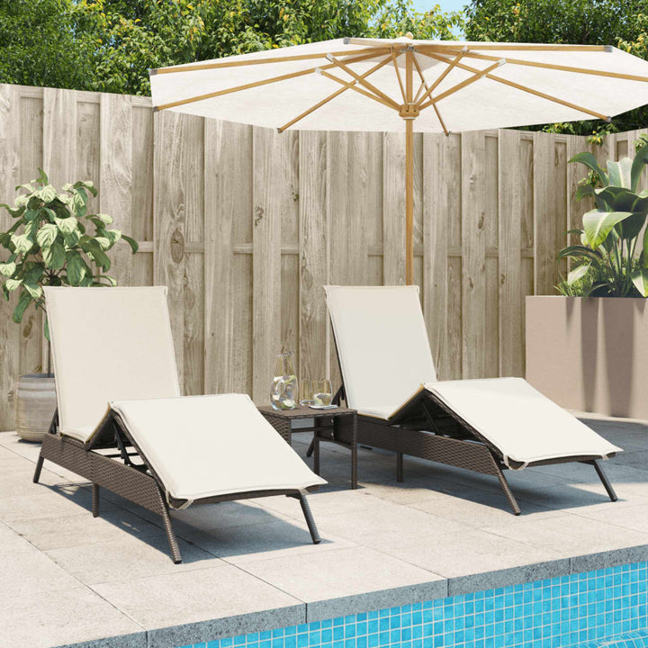 liggestole 2 stk. med bord polyrattan brun